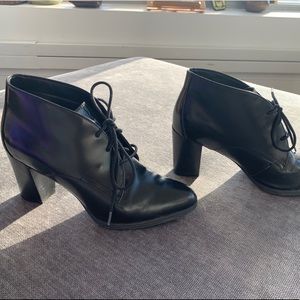Clarks Black Leather Heeled Tie Ankle Boots sz 7.5
